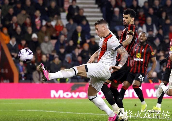 伯恩茅斯成首支在曼联主场三场联赛中均攻入3+球的球队 伯恩茅斯成首支在曼联主场三场联赛中均攻入3+球的球队